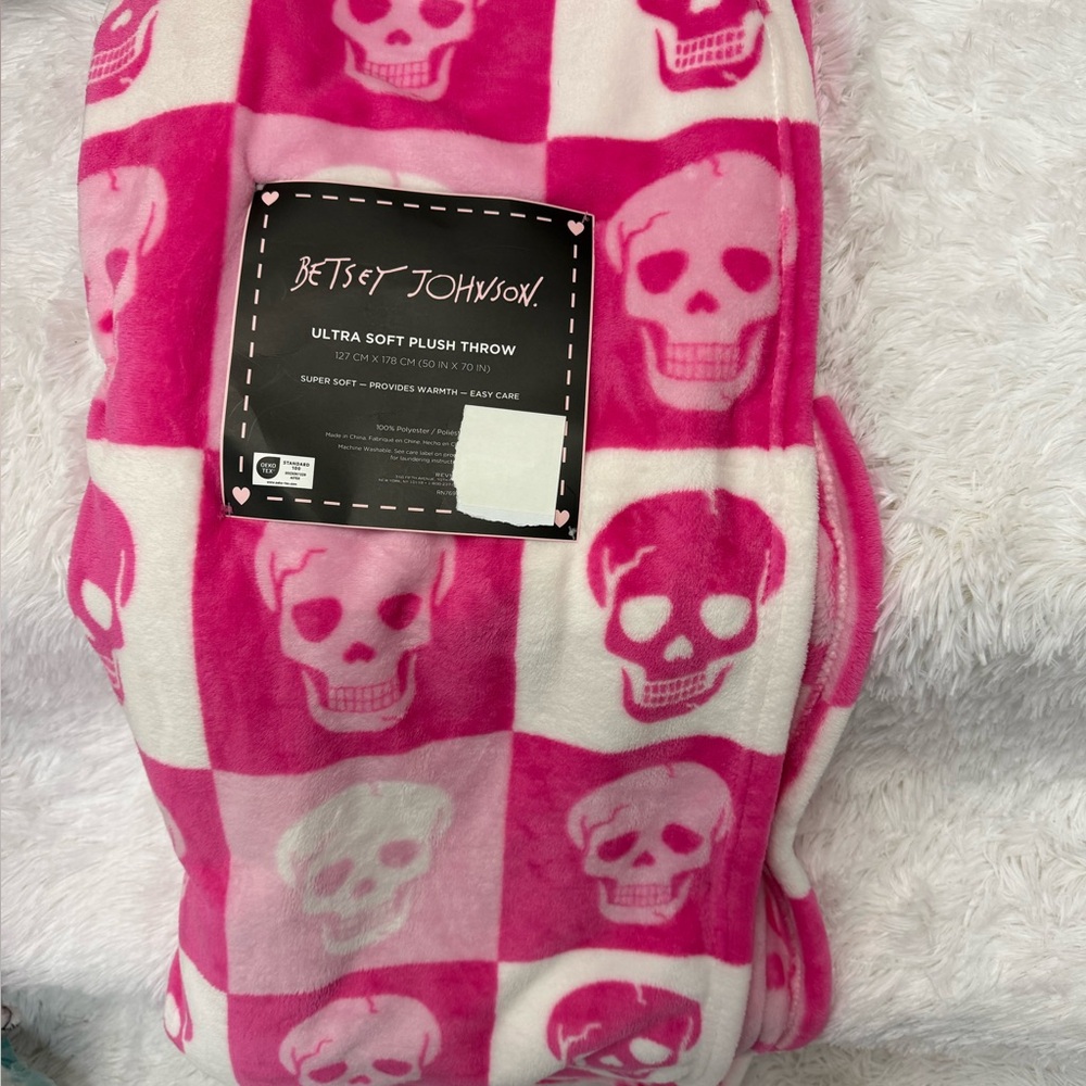 Betsey Johnson white and Pink Plush Throw